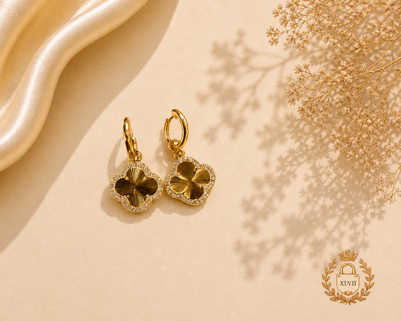 Clover dangle earrings